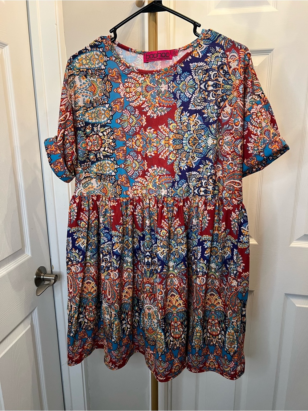 Boohoo Red and Blue Paisley Print Short Sleeve Dress